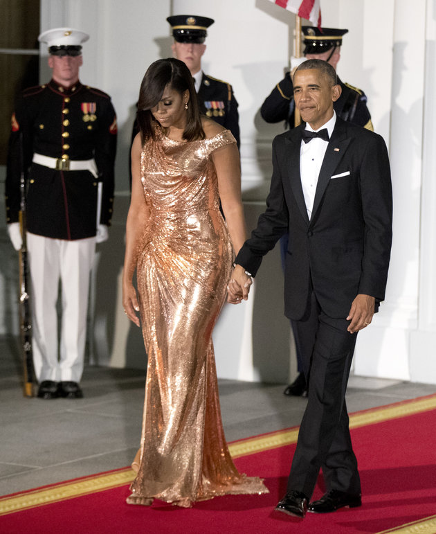 michelle-obama-rosegold-chainmail-dress